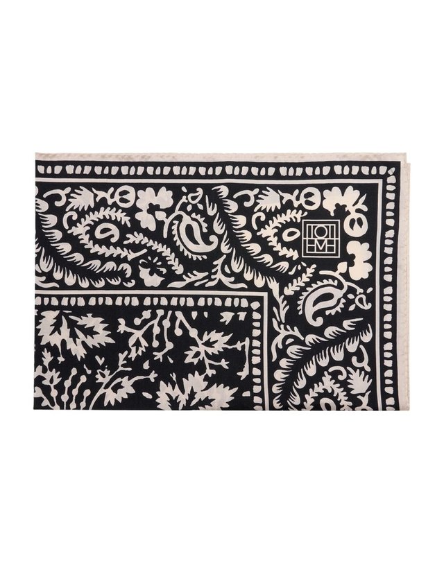 토템 [해외직구] 26 S/S 토템 HANKIE 레이스 스카프 TOTEME 실크 블랙 262-WSC0171-FB0655-046 B0731998976 착용컷