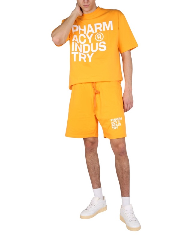 파머시인더스트리 [해외직구] 22 S/S 파머시 인더스트리 로고 프린트 티셔츠 PHM475_GIALLONE B0040181266 착용컷