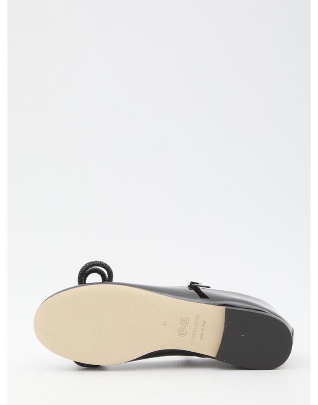 마하앤마하 [해외직구] 24 F/W 마하 앤 마하 더블 보우 플랫슈즈 PF24-S0741-010PATBLK B0021323039 착용컷