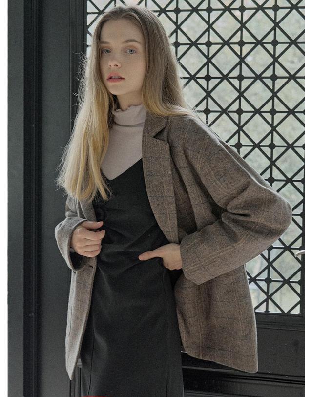 아방 Check Herringbone Oversize Jacket - BROWN 착용컷