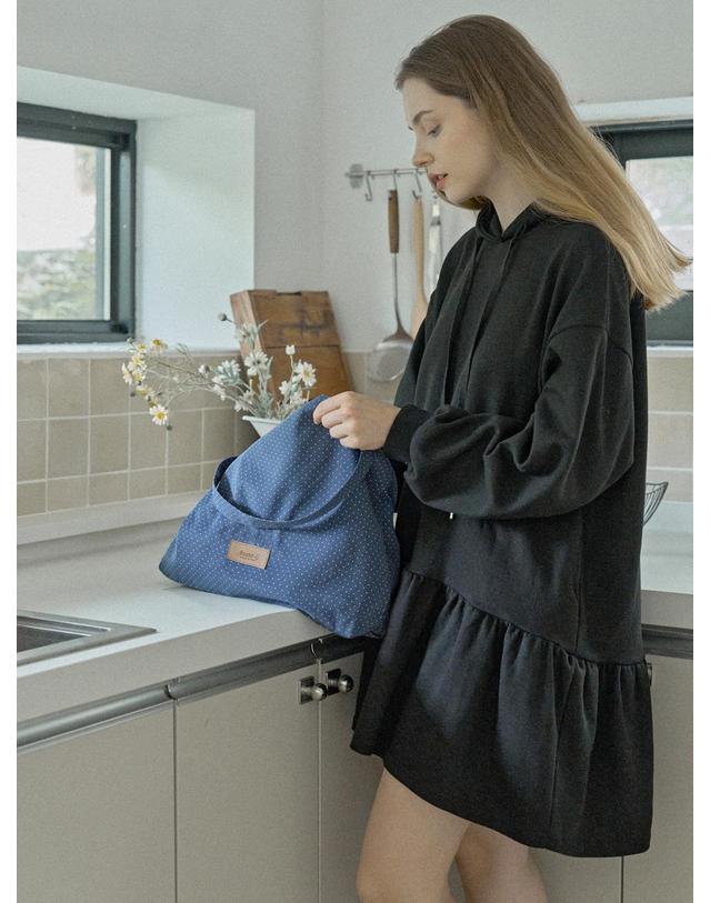 아방 Dot Pattern Eco Bag - BLUE 착용컷