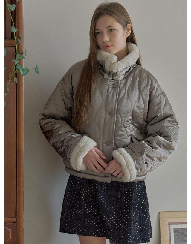 아방 Wave Quilting Short Padding - KHAKI 착용컷