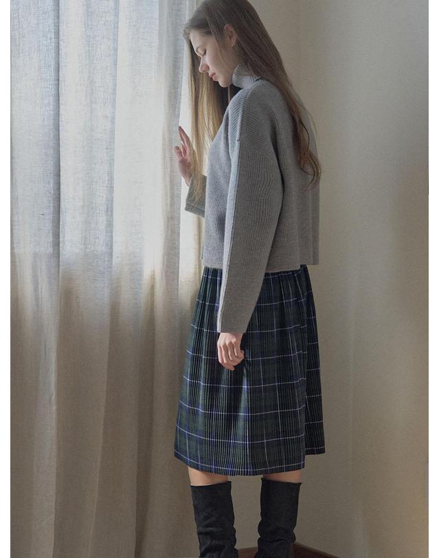 아방 Turtleneck Crop Knit Pullover - GREY 착용컷