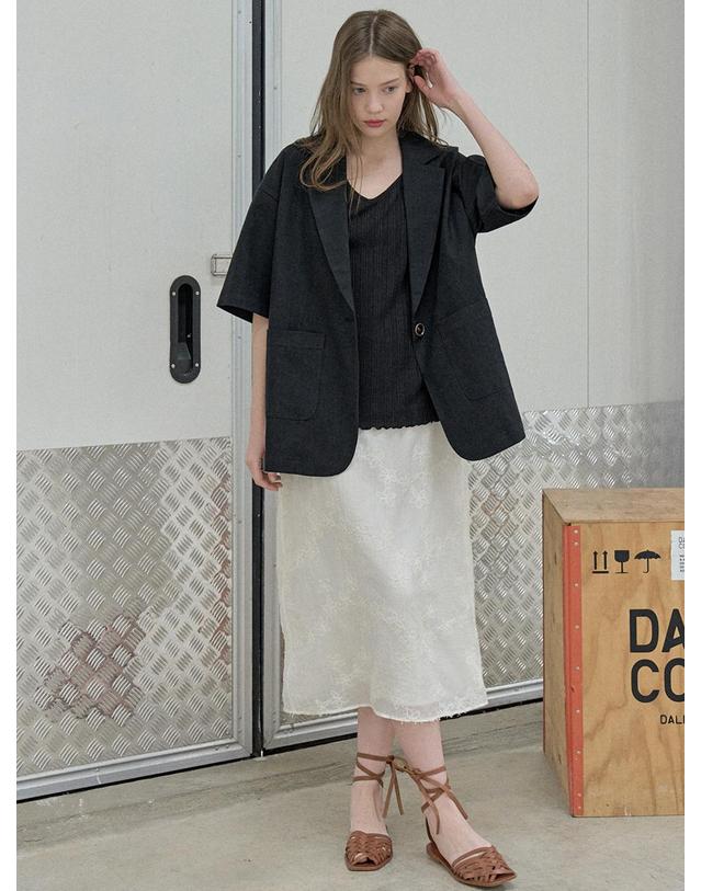 아방 Knit Sleeveless Top - BLACK 착용컷