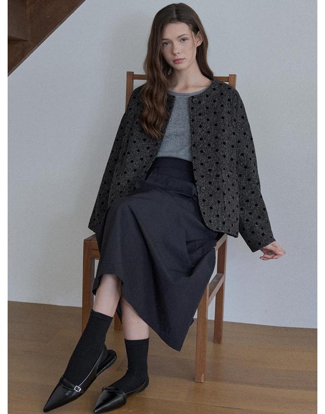 아방 Basic Round Neck Knit - GREY 착용컷