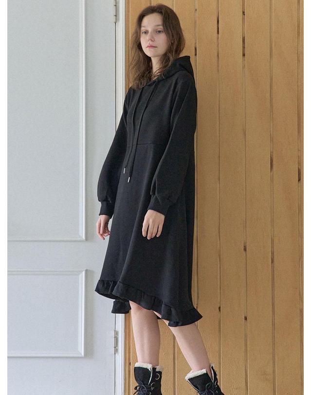 아방 HOODED FRILL LONG DRESS - BLACK 착용컷