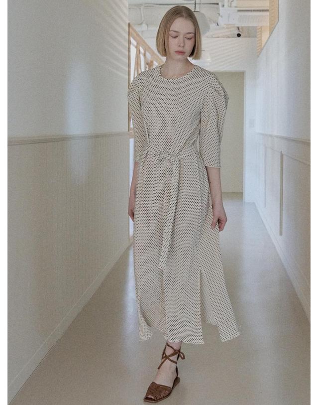 아방 Dot Pleated Puff Sleeve Dress - Ivory 착용컷