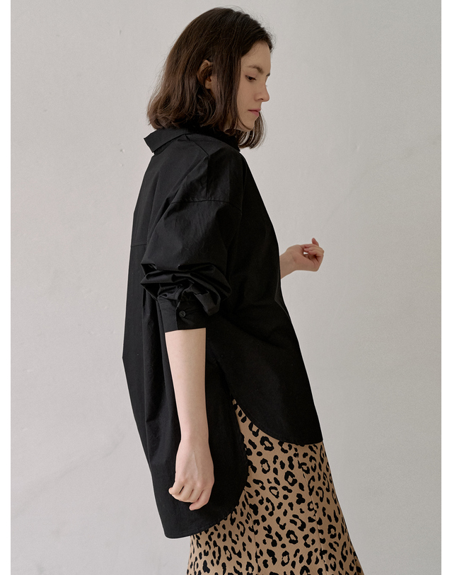 아방 Boy-fit Unbalanced Washing Shirt - BLACK 착용컷