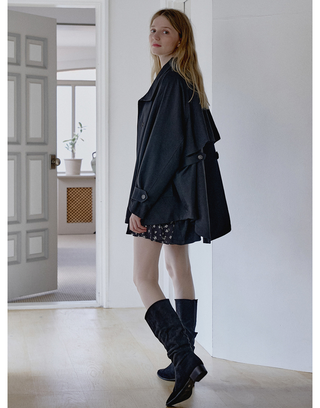 아방 Oversize Half Trench Coat - BLACK 착용컷
