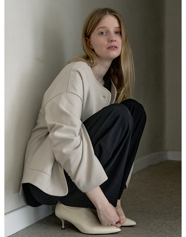 아방 Overfit Round TR Jacket - BEIGE 착용컷