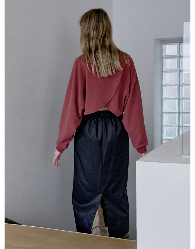 아방 Back Slit Crop knit T-shirt - BRICK 착용컷