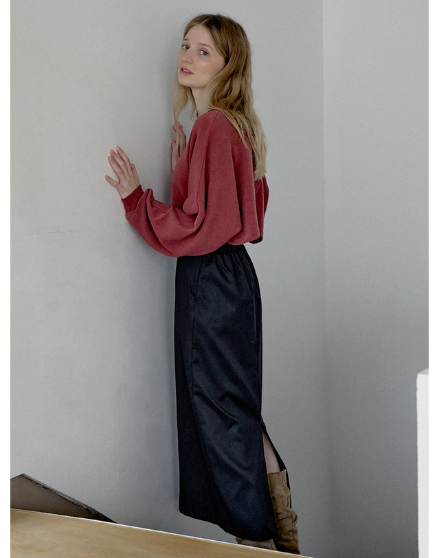 아방 Back Slit Crop knit T-shirt - BRICK 착용컷