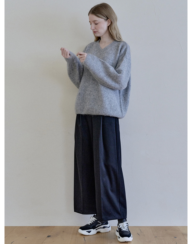 아방 [1/8발송] Boucle V-neck Knit Pullover - GREY 착용컷
