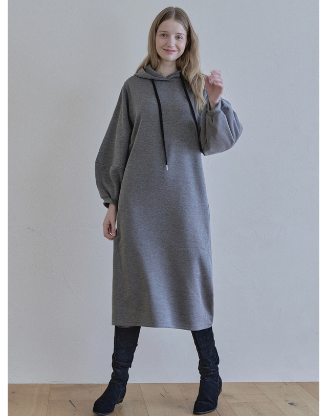 아방 Volume Sleeve Long Hooded Dress - CHARCOAL (기모) 착용컷