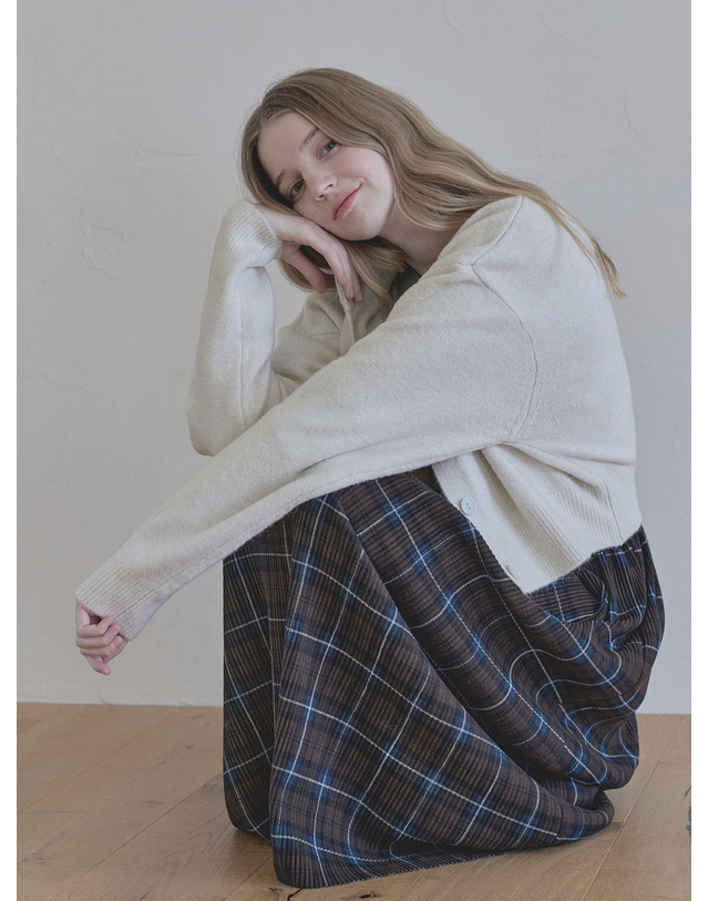 아방 Tartan Check Pleated Maxi Skirt - BROWN 착용컷