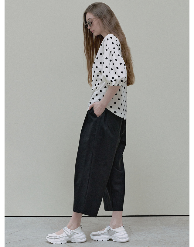 아방 Crop Cotton Banding Pants - black 착용컷