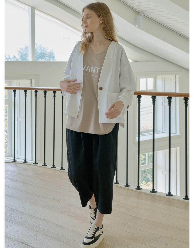 아방 V-neck Overfit Logo T-shirt - BEIGE 착용컷