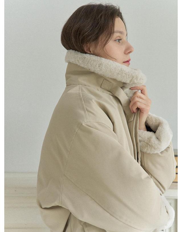 아방 Modern Fur Short Padding Jumper - BEIGE 착용컷