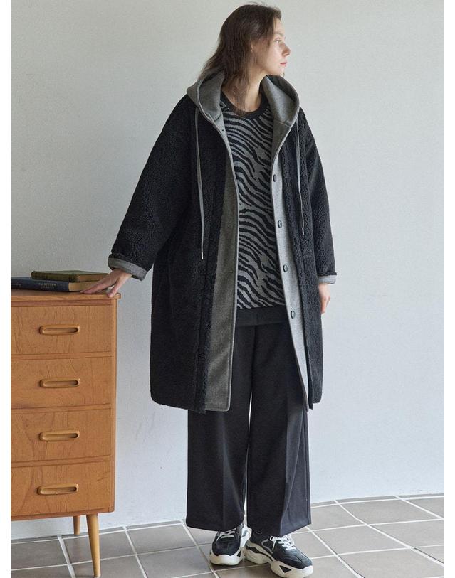 아방 Buckle Padding Hood Long Jumper - BLACK 착용컷