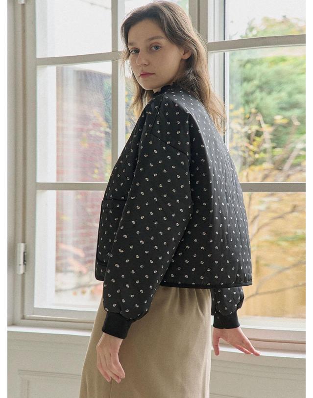 아방 Skeleton Padding Crop Jacket - BLACK 착용컷