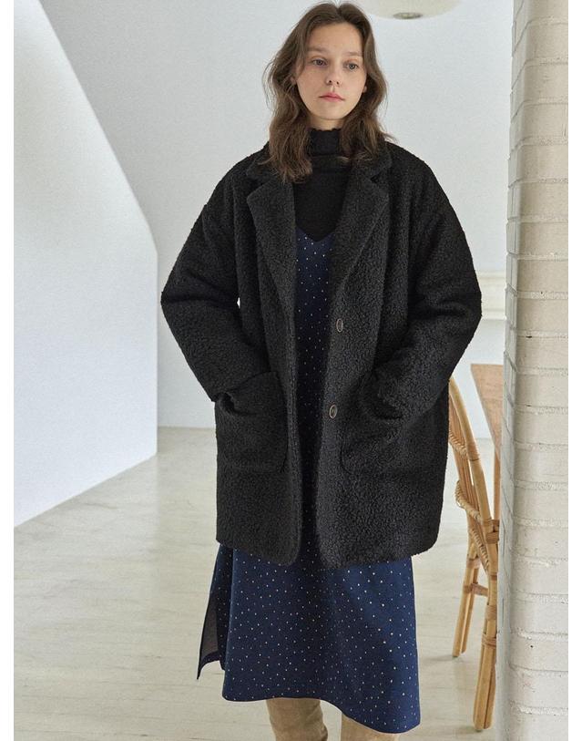 아방 Half Buckle Padding Coat - BLACK 착용컷