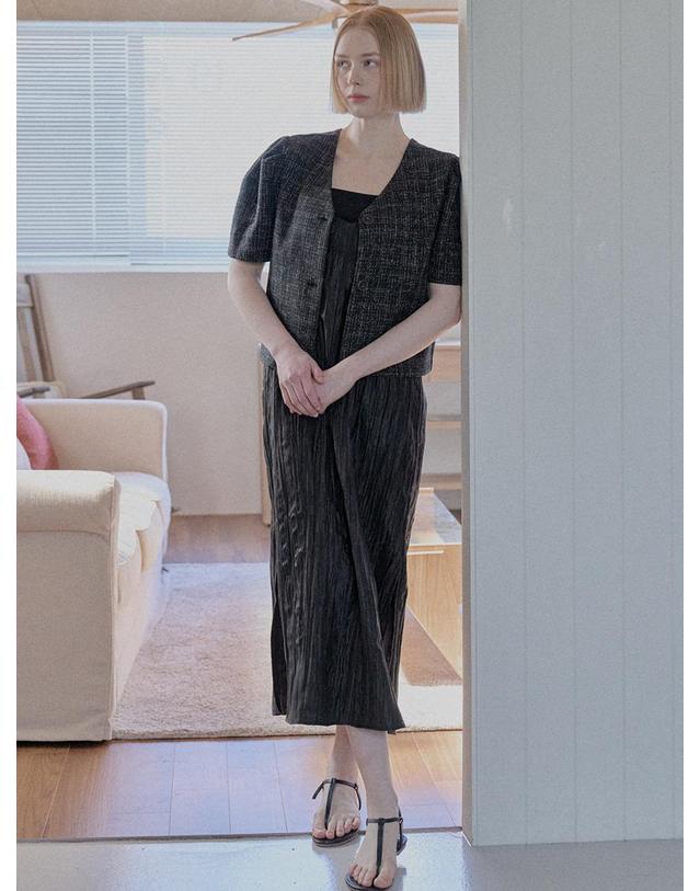 아방 Tweed Puff Crop Jacket - BLACK 착용컷
