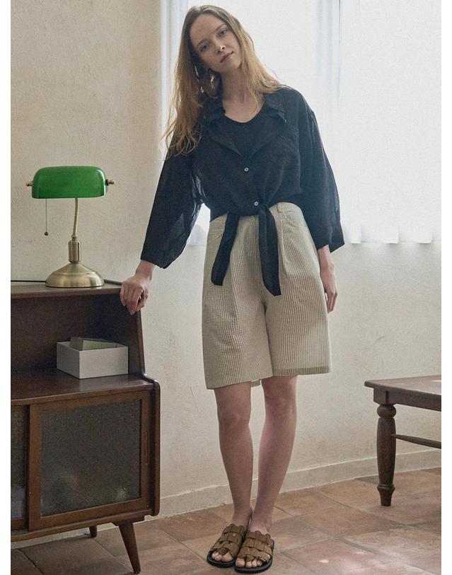 아방 Ribbon Crop Shirt - BLACK 착용컷