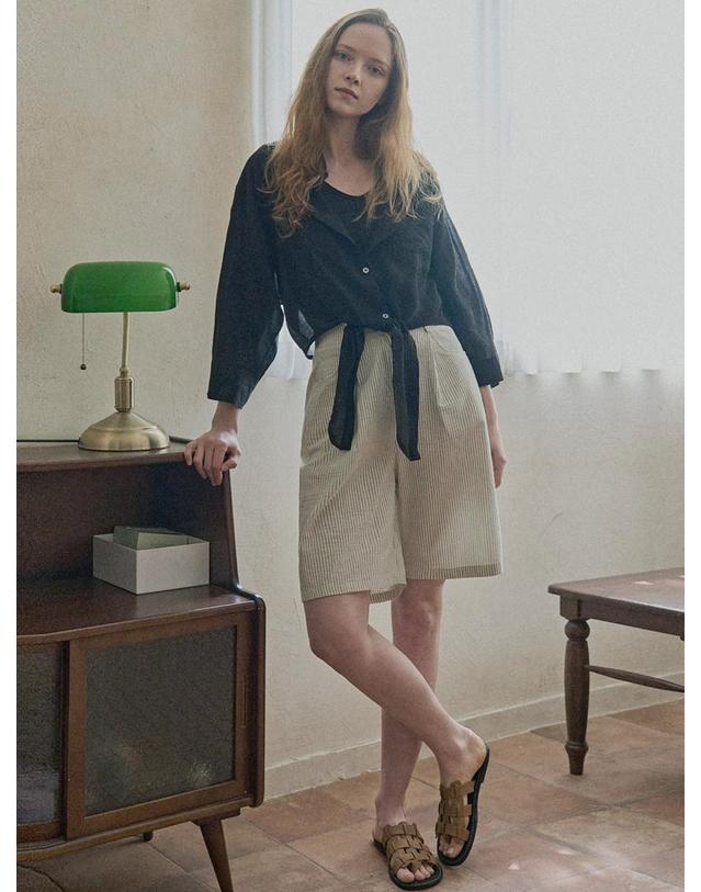 아방 Ribbon Crop Shirt - BLACK 착용컷
