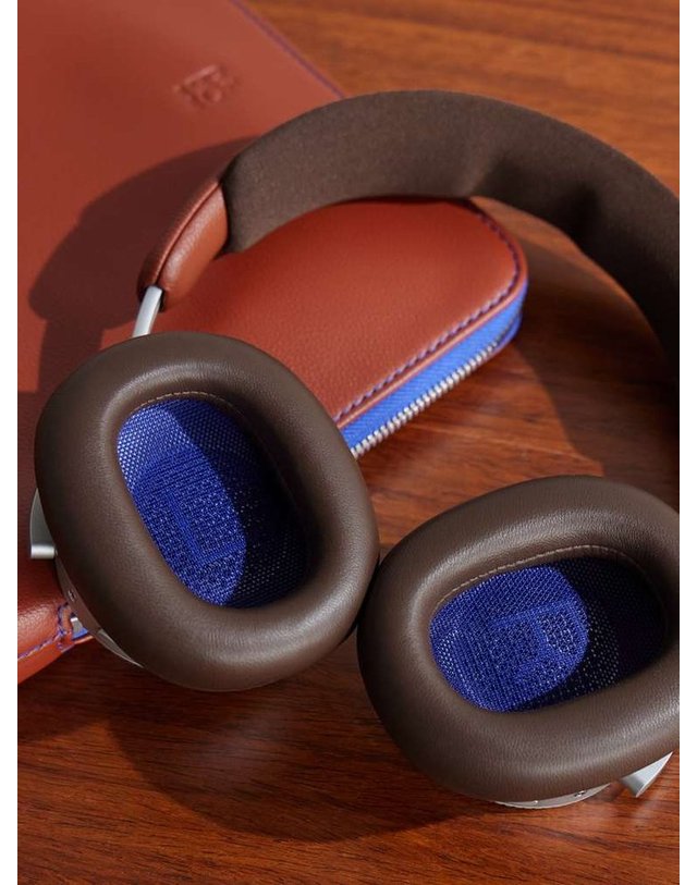 뱅앤올룹슨 [해외직구] 뱅앤올룹슨 BEOPLAY H100 와이어리스 HEADPHONES 1224422 B0082121746 착용컷