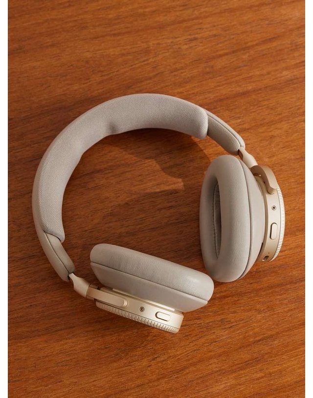 뱅앤올룹슨 [해외직구] 뱅앤올룹슨 BEOPLAY H100 와이어리스 HEADPHONES 1224403 B0082121772 착용컷