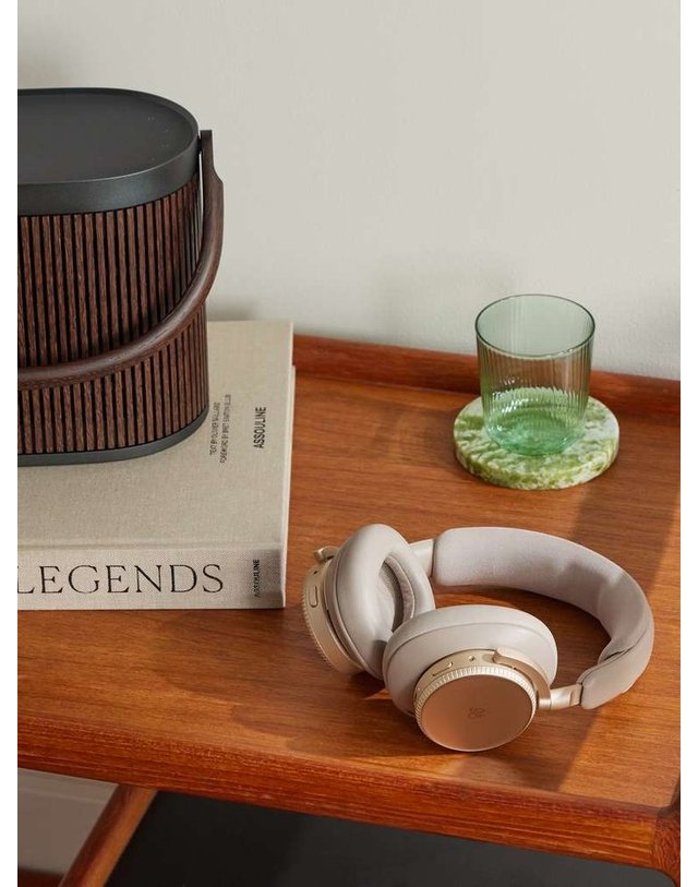 뱅앤올룹슨 [해외직구] 뱅앤올룹슨 BEOPLAY H100 와이어리스 HEADPHONES 1224403 B0082121772 착용컷