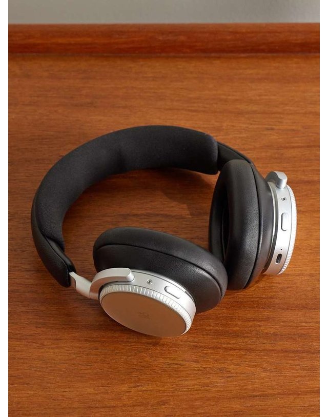 뱅앤올룹슨 [해외직구] 뱅앤올룹슨 BEOPLAY H100 와이어리스 HEADPHONES 1224400 B0082121806 착용컷
