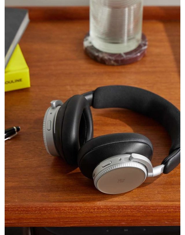 뱅앤올룹슨 [해외직구] 뱅앤올룹슨 BEOPLAY H100 와이어리스 HEADPHONES 1224400 B0082121806 착용컷