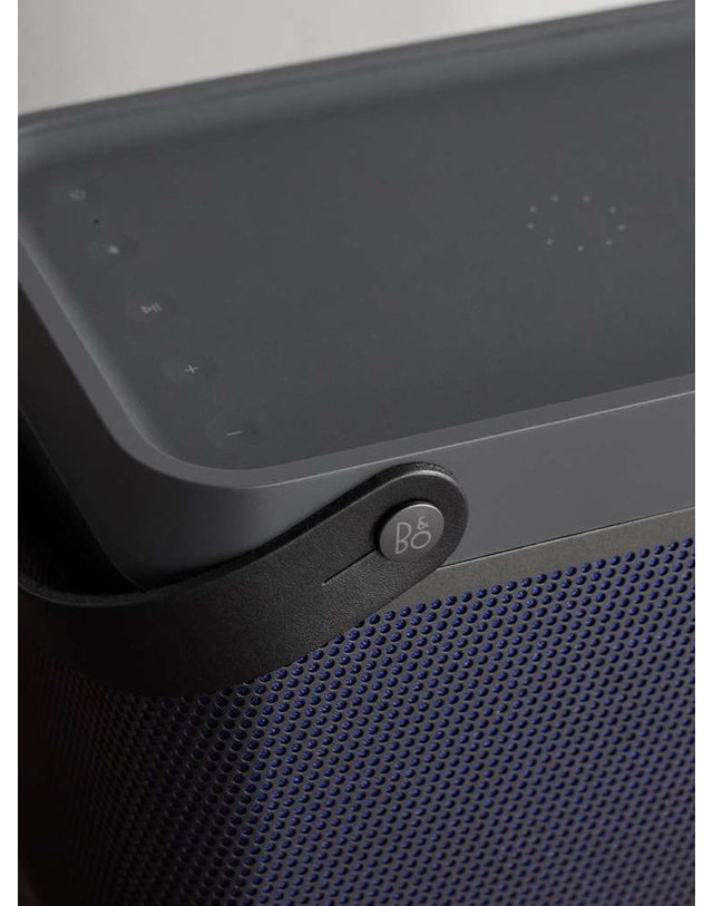 뱅앤올룹슨 [해외직구] 뱅앤올룹슨 BEOLIT 20’ PORTABLE BLUETOOTH 스피커 1253300 B0082121815 착용컷