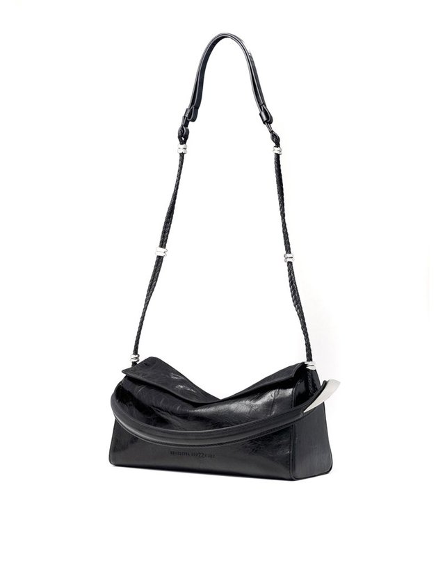 베네데따부르치케스 [해외직구] 베네데따 부르치케스 블랙 뷰티 LAMBSKIN ELIF 백 0104197BLACKBEAUTY B0302334911 착용컷