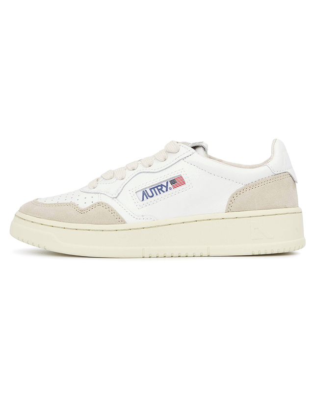 오트리 오트리 AULW LS33 WHITE 여자 스니커즈 착용컷