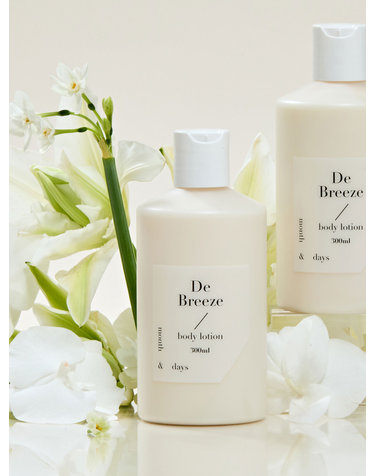 먼스앤데이즈 퍼퓸케어 바디로션 디 브리즈 클린솝향 300ml