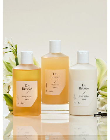 [3SET] 먼스앤데이즈 퍼퓸케어 디 브리즈 클린솝향 300ml(샴푸 300ml+바디워시 300ml + 바디로션 300ml)
