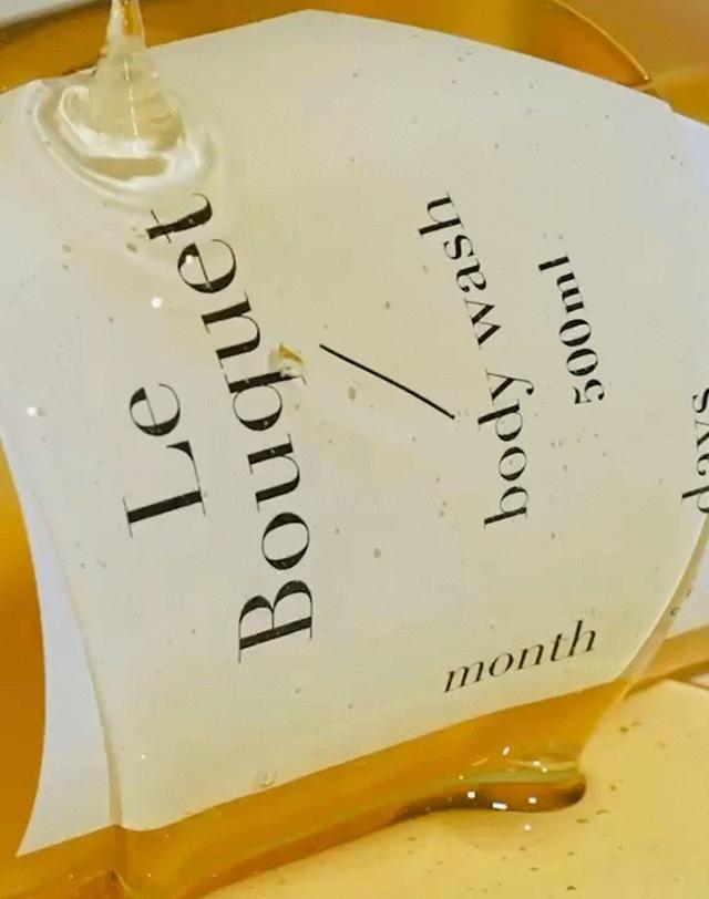 먼스앤데이즈 먼스앤데이즈 퍼퓸케어 바디워시 500ml +500ml (5종 택1) 착용컷