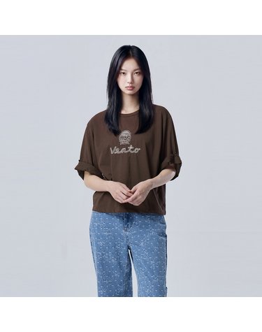 롤업 커프스 자수 반팔 티셔츠_BATS03641BR