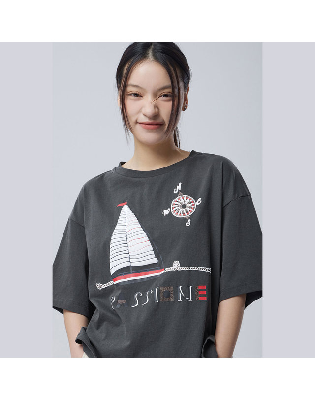 베네통 [Online Exclusive] 보트 엠보 프린팅 티셔츠_BATSE6631GR 착용컷