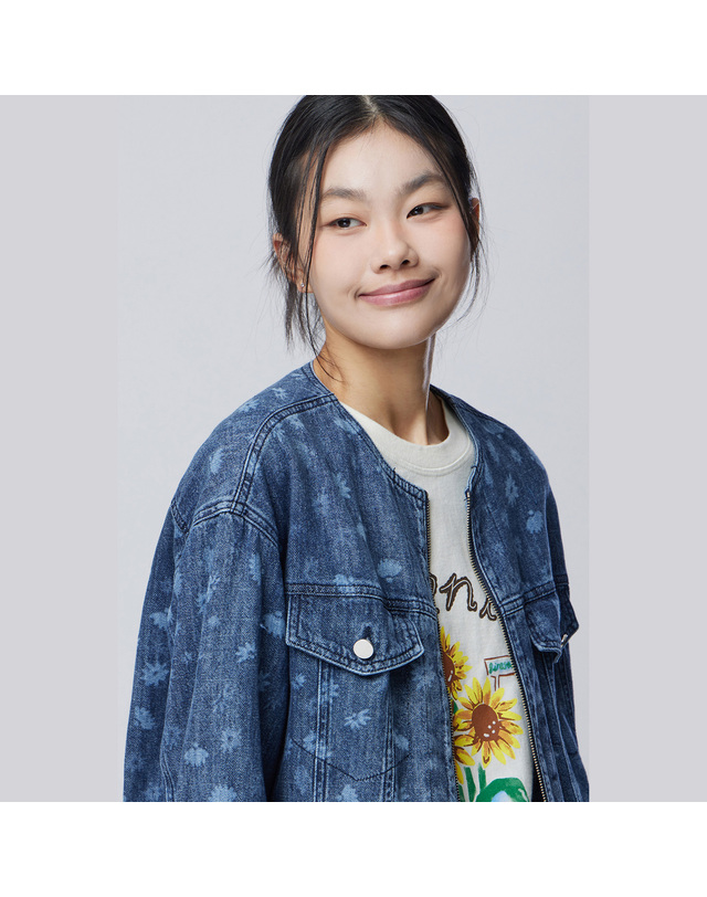 베네통 플라워 패턴 데님 점퍼_BAJP51631IN 착용컷