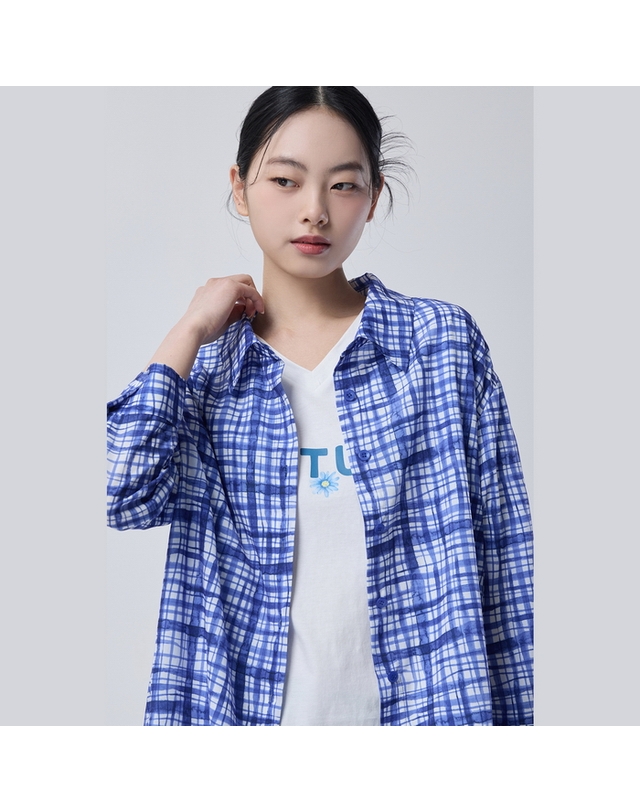 베네통 체크 프린팅 블라우스_BABL95631BL 착용컷