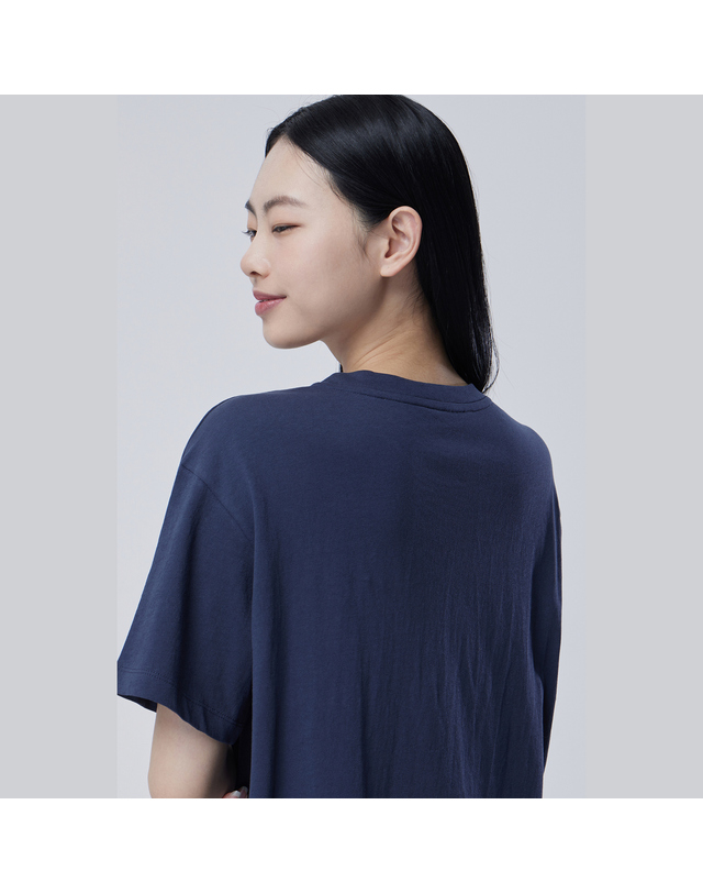 베네통 하트 자수 코튼 반팔 티셔츠_BATS58631NY 착용컷