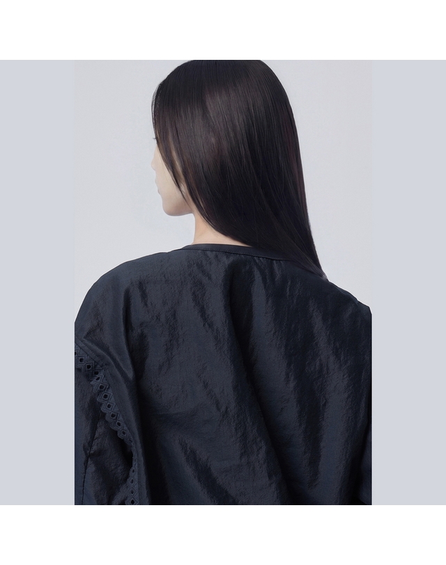 베네통 아일렛 스트링 점퍼_BAJP67631NY 착용컷