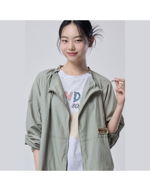 베네통 셔링 넥 스트링 점퍼_BAJP58631LK 착용컷