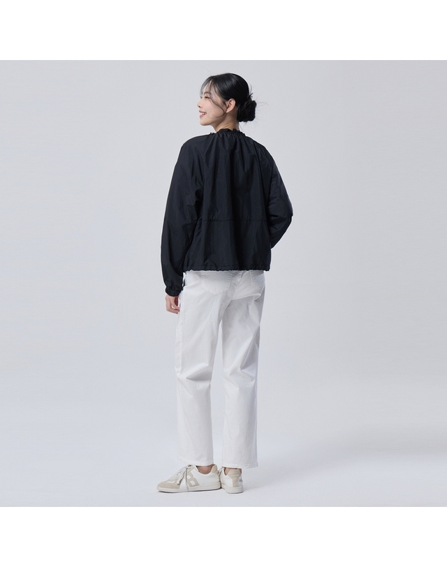베네통 셔링 넥 스트링 점퍼_BAJP58631BK 착용컷