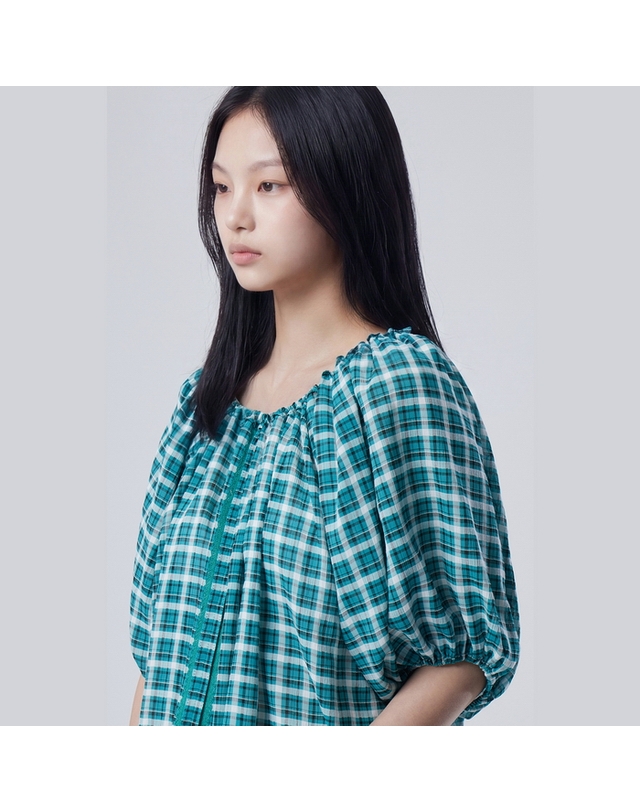 베네통 투웨이 체크 블라우스_BABL55631GN 착용컷