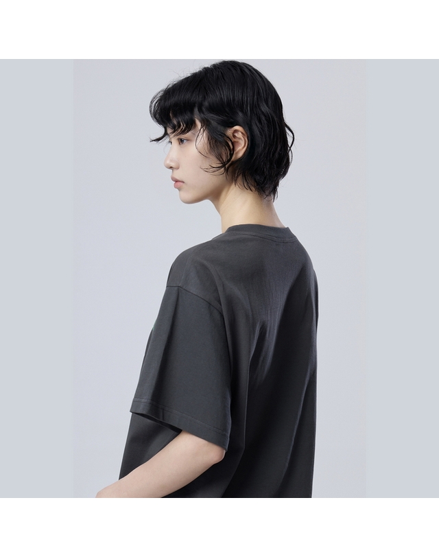베네통 [Online Exclusive] Unisex 로고 프린팅 반팔 티셔츠_BATSE8631DG 착용컷