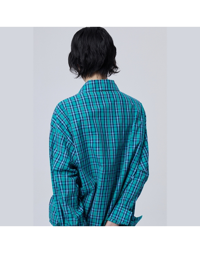 베네통 [Online Exclusive] B 자수 체크 블라우스_BABLE1641GN 착용컷